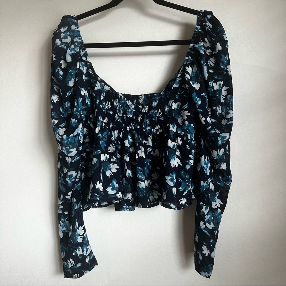 NWT Abercrombie & Fitch Blouse Women’s size Medium black blue floral smocked top - Picture 11 of 11